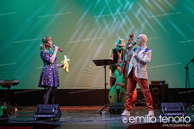 ESCENAMADRID.COM - Swing for kids - Teatro Sanpol  - © Emilio Tenorio
